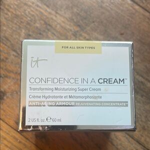 IT Cosmetics White Moisturizer Confidence in a Cream
